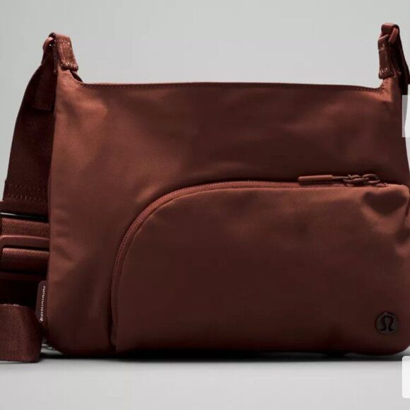 LULULEMON 2-in-1 Crossbody Yoga Mat Bag ANCIENT COPPER BROWN  3 L NWT - Picture 3 of 7